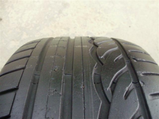 ขายยาง Dunlop SP Sport 01 Runflat 245/40/18 ปี 09 1คู่ 2,000