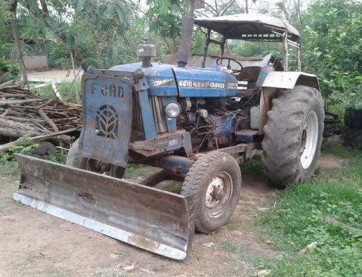 ขายรถไถฟอร์ด 6610 เสื้อลาย เอกสารเล่มทะเบียนครบ อุปกรณ์ ผาน 3 และผานดันหน้าครับ