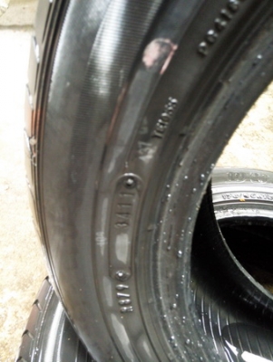 ยาง Dunlop 175 60 R15 ปี 11  สองเส้น 600 บาท