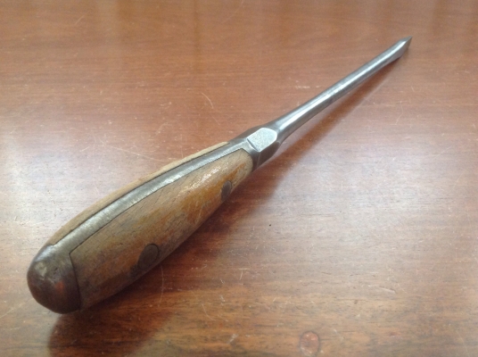 ขายไขควงปะกับด้ามไม้โบราณ 13 1/2" ตัวใหญ่ๆ สวยๆ เยอรมัน อายุ 40 ปีขึ้น ขายไขควงปะกับด้ามไม้โบราณ 13 1/2" ตัวใหญ่ๆ สวยๆ เยอรมัน อายุ 40 ปีขึ้น