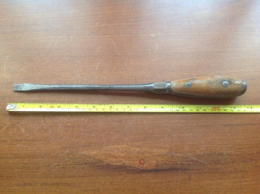 ขายไขควงปะกับด้ามไม้โบราณ 13 1/2" ตัวใหญ่ๆ สวยๆ เยอรมัน อายุ 40 ปีขึ้น ขายไขควงปะกับด้ามไม้โบราณ 13 1/2" ตัวใหญ่ๆ สวยๆ เยอรมัน อายุ 40 ปีขึ้น