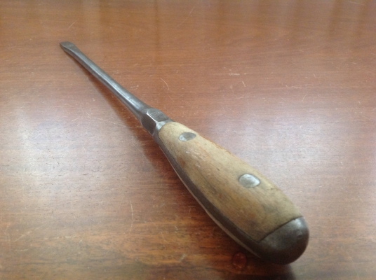 ขายไขควงปะกับด้ามไม้โบราณ 13 1/2" ตัวใหญ่ๆ สวยๆ เยอรมัน อายุ 40 ปีขึ้น ขายไขควงปะกับด้ามไม้โบราณ 13 1/2" ตัวใหญ่ๆ สวยๆ เยอรมัน อายุ 40 ปีขึ้น