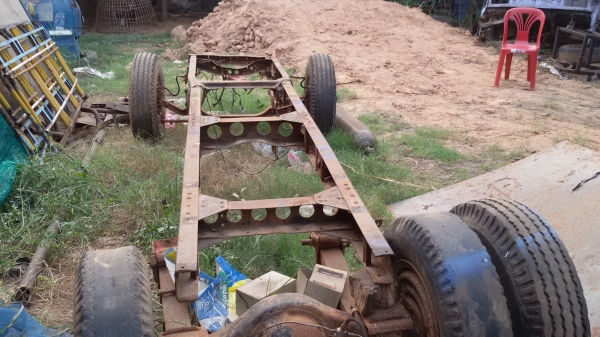 ขายคัสฃี isuzu tld 6 ล้อ พร้อมทะเบียน