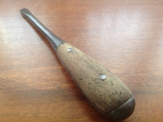 ขายไขควงปะกับด้ามไม้โบราณ IRWIN 8"