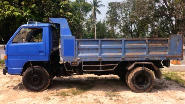 ***ขายแล้วครับขอบคุณ Truck2hand ขาย ISUZU NPR-115 6ล้อดั้มดิน5คิว ISUZU แบบรุ่น NPR59LU5 4BD1-115 เกียร์ยาว ห้างแท้ ตัวแรก ปี31 เครื่องเดิม เกียร์เดิม 4BD1-115แรง ฝาดำ เครื่องดี แรงดี ยังแน่น เกียร์สั้นสาย เข้าง่าย ไม่หลุด ช่วงล่างแน่น คานหน้า6น