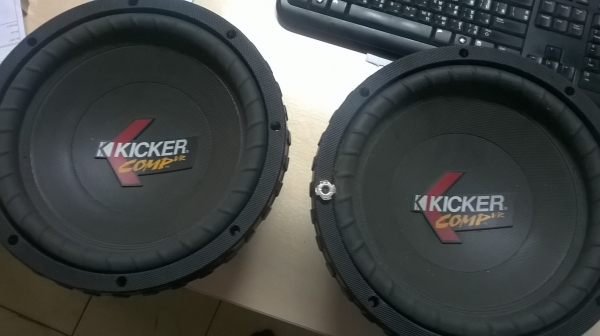 kicker comp vr 10 4 ohm คู่ละ 8000บาท มือสอง