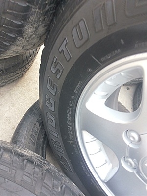 ขายล้อแม็กISUZU ขอบ15 พร้อมยาง255/70/15 4 ล้อ ขายล้อแม็กISUZU ขอบ15 พร้อมยาง255/70/15 4 ล้อ