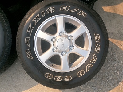 ขายล้อแม็กISUZU ขอบ 15 พร้อมยาง225/70/15  4 เส้น