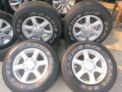 ขายล้อแม็กISUZU ขอบ 15 พร้อมยาง225/70/15  4 เส้น