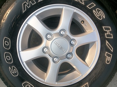 ขายล้อแม็กISUZU ขอบ 15 พร้อมยาง225/70/15  4 เส้น