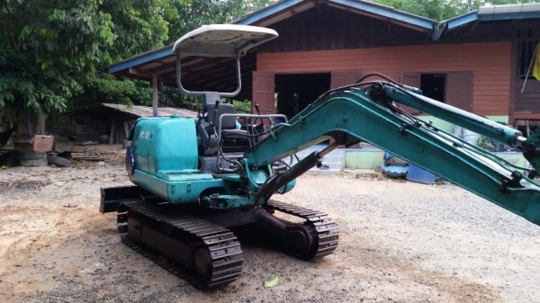 ขายรถขุดเล็ก แมคโครเล็ก komatsu pc30-7 สภาพพร้อมใช้