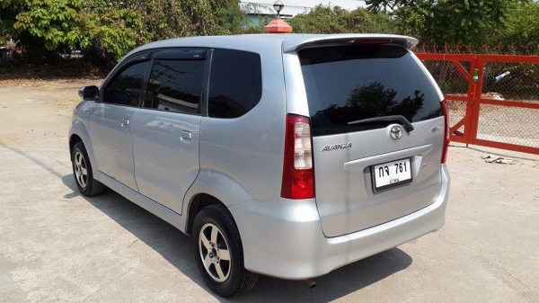 ขาย Toyota avanza ปี 49 สีบรอนซ์เงินสวยๆ ติดแก็ส lpg ราคา 195,000 บาท ++++++++