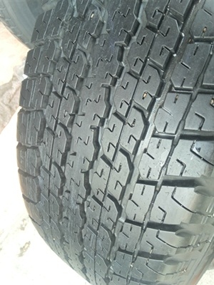 ขายยาง255/65/17 ปี 2813 BRIDGESTONE DUELER HT 684 4 เส้น  ไม่มีกินข้างตามรูปแน่นอนใช้กันยาวๆ75-80\%  สภาพสวยดอกเยอะสวยตามรูปล้อไม่มีช้อม ปิ่น ดุ้ง ราคา พร้อมเปลี่ยน ถ่วง  (ส่งต่างจังหวัด)   รัก 0851612347   LINE**ID  rukitsarr     *** สำหรับลูกค้าที่ไม่ได้