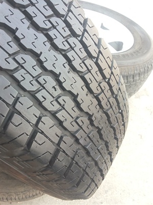 ขายยาง255/65/17 ปี 2813 BRIDGESTONE DUELER HT 684 4 เส้น  ไม่มีกินข้างตามรูปแน่นอนใช้กันยาวๆ75-80\%  สภาพสวยดอกเยอะสวยตามรูปล้อไม่มีช้อม ปิ่น ดุ้ง ราคา พร้อมเปลี่ยน ถ่วง  (ส่งต่างจังหวัด)   รัก 0851612347   LINE**ID  rukitsarr     *** สำหรับลูกค้าที่ไม่ได้