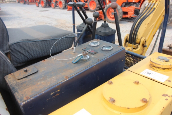 มี VDO komatsu pc15-2 เก่าญี่ปุ่น เครื่องแห้ง พร้อมใช้สุดๆ