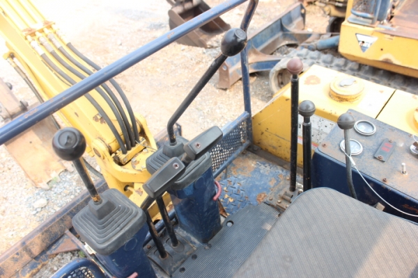 มี VDO komatsu pc15-2 เก่าญี่ปุ่น เครื่องแห้ง พร้อมใช้สุดๆ