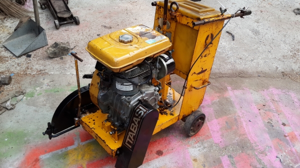 เครื่องตัดคอนกรีต พร้อมใช้งาน รหัส J - 4