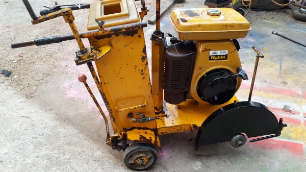 เครื่องตัดคอนกรีต พร้อมใช้งาน รหัส J - 4