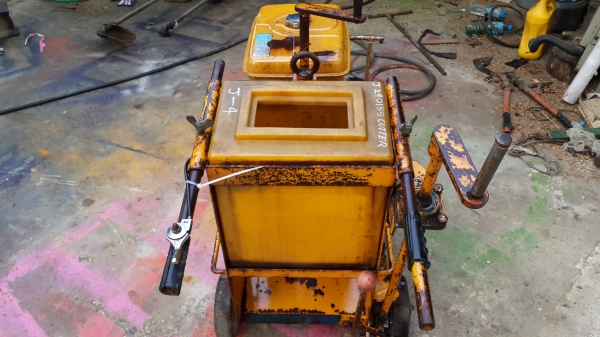 เครื่องตัดคอนกรีต พร้อมใช้งาน รหัส J - 4