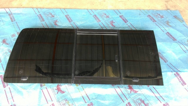 กระจกด้านข้างรถตู้ คอมมิวเตอร์ ของแท้ กระจกด้านข้างรถตู้ คอมมิวเตอร์ ของแท้