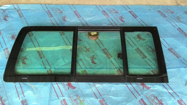 กระจกด้านข้างรถตู้ คอมมิวเตอร์ ของแท้ กระจกด้านข้างรถตู้ คอมมิวเตอร์ ของแท้