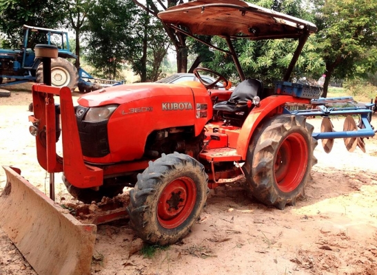 ***ขายแล้วครับขอบคุณ Truck2hand ขาย KUBOTA 36แรง รถไถ2เพลา ส้มๆ KUBOTA L3608 4WD ปี2553 เครื่องเดิม 36แรง 3สูบ เกียร์เดิม เครื่องพอใช้ เกียร์ดี ช่วงล่างดี แน่นดี ท้ายโอเค ระบบไฮฯ โอเค มีซึมบ้าง ไมล์ชั่วโมงขาด สีเคลียร์มาแล้ว พร้อมอุปกรณ์