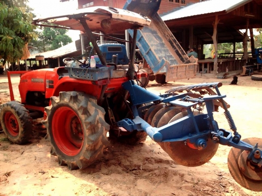 ***ขายแล้วครับขอบคุณ Truck2hand ขาย KUBOTA 36แรง รถไถ2เพลา ส้มๆ KUBOTA L3608 4WD ปี2553 เครื่องเดิม 36แรง 3สูบ เกียร์เดิม เครื่องพอใช้ เกียร์ดี ช่วงล่างดี แน่นดี ท้ายโอเค ระบบไฮฯ โอเค มีซึมบ้าง ไมล์ชั่วโมงขาด สีเคลียร์มาแล้ว พร้อมอุปกรณ์