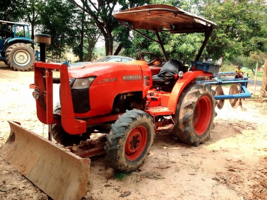 ***ขายแล้วครับขอบคุณ Truck2hand ขาย KUBOTA 36แรง รถไถ2เพลา ส้มๆ KUBOTA L3608 4WD ปี2553 เครื่องเดิม 36แรง 3สูบ เกียร์เดิม เครื่องพอใช้ เกียร์ดี ช่วงล่างดี แน่นดี ท้ายโอเค ระบบไฮฯ โอเค มีซึมบ้าง ไมล์ชั่วโมงขาด สีเคลียร์มาแล้ว พร้อมอุปกรณ์