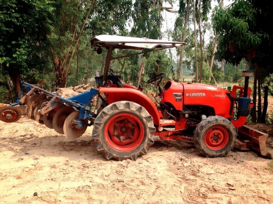 ***ขายแล้วครับขอบคุณ Truck2hand ขาย KUBOTA 36แรง รถไถ2เพลา ส้มๆ KUBOTA L3608 4WD ปี2553 เครื่องเดิม 36แรง 3สูบ เกียร์เดิม เครื่องพอใช้ เกียร์ดี ช่วงล่างดี แน่นดี ท้ายโอเค ระบบไฮฯ โอเค มีซึมบ้าง ไมล์ชั่วโมงขาด สีเคลียร์มาแล้ว พร้อมอุปกรณ์