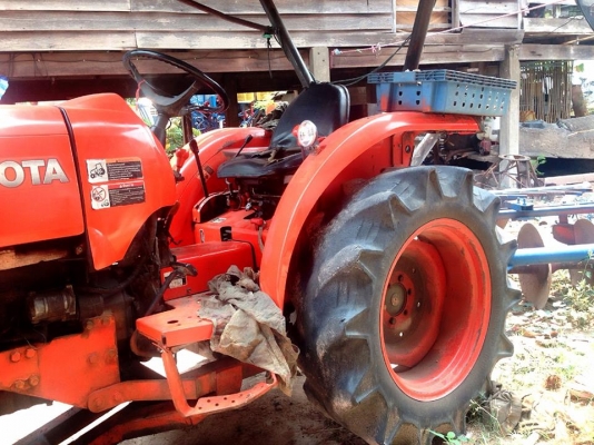 ***ขายแล้วครับขอบคุณ Truck2hand ขาย KUBOTA 36แรง รถไถ2เพลา ส้มๆ KUBOTA L3608 4WD ปี2553 เครื่องเดิม 36แรง 3สูบ เกียร์เดิม เครื่องพอใช้ เกียร์ดี ช่วงล่างดี แน่นดี ท้ายโอเค ระบบไฮฯ โอเค มีซึมบ้าง ไมล์ชั่วโมงขาด สีเคลียร์มาแล้ว พร้อมอุปกรณ์
