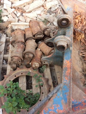 ขายลูกลอนเลอร์+ เฟืองบล๊อกเก๊ท ของ HITACHI 120