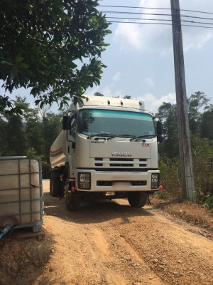 รถอีซูซุ 10 ล้อ บรรทุก แท้งน้ำยาง FVM 300 แรงม้า. ปี 53  สนใจติดต่อ 081 - 6079515