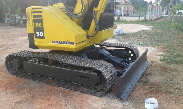 รถแบคโฮ KOBELCO  PC - 50   สนใจติดต่อ  081 - 6079515