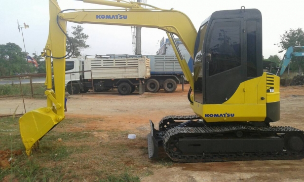 รถแบคโฮ KOBELCO  PC - 50   สนใจติดต่อ  081 - 6079515