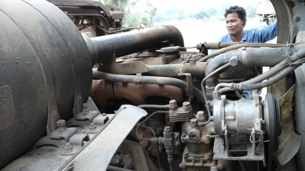 ขายรถสิบล้อHINOZMเทนเลอร์ลากแบคโฮPC200เครือง260แรง