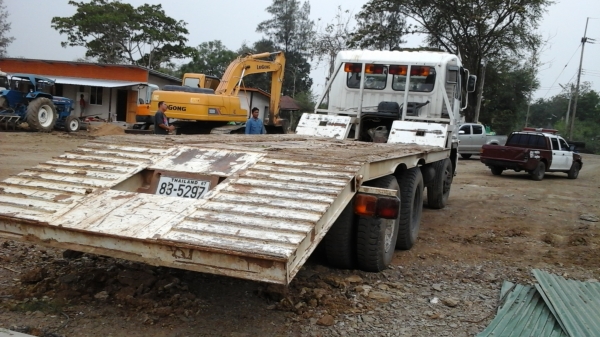 ขายรถสิบล้อHINOZMเทนเลอร์ลากแบคโฮPC200เครือง260แรง