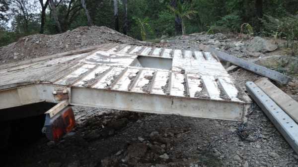 ขายรถสิบล้อHINOZMเทนเลอร์ลากแบคโฮPC200เครือง260แรง