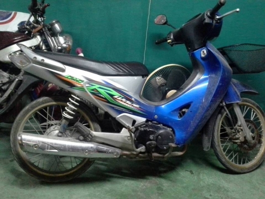 ขาย HONDA WAVE 125 R ปี 49 กุญแจใหญ่ สตาร์ทเท้า,เครื่องดี เดิมๆ,มีรอยบังลมด้านซ้าย,ภาษีเต็ม+เล่มพร้อมโอน