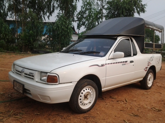 NISSAN NV 1.6 ปี38 เพาเวอร์ แอร์เย็น รถสวยครับ ภาษีเต็ม มาวันนี้ 49000  กะขายครับ