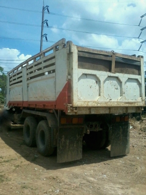 รถมิตซู 10 ล้อดั้ม FN527M - TD  191 แรงม้า. ปี 47  สนใจติดต่อ 081 - 6079515