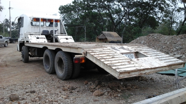 ขายด่วนรถสิบล้อHINOZMเครือง260แรงรถเทนเลอร์ลากแบคโฮ