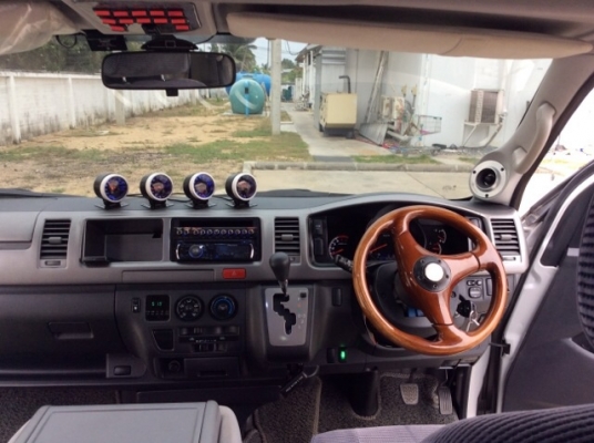 ขายรถตู้commuter ปี09 เครื่อง D4D เกียร์ออโต้ แต่งVIP ชุดใหญ่ทั้งคัน เบาะหุ่นยนต์คัสต้อมเม็ดข้าวโพด เครื่องเสียง+ทีวีชุดใหญ่ ประตูดูด กระจกบานเต็ม ชุดแต่ง รถสวยๆตัวถังบางเดิมทั้งคัน ไม่มีชน แม็ก17&quot; ยางใหม่เอี่ยม รถสวยขับดี พร้อมใช้เลยครับ