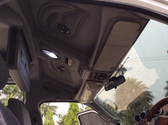 ขายรถตู้commuter ปี09 เครื่อง D4D เกียร์ออโต้ แต่งVIP ชุดใหญ่ทั้งคัน เบาะหุ่นยนต์คัสต้อมเม็ดข้าวโพด เครื่องเสียง+ทีวีชุดใหญ่ ประตูดูด กระจกบานเต็ม ชุดแต่ง รถสวยๆตัวถังบางเดิมทั้งคัน ไม่มีชน แม็ก17&quot; ยางใหม่เอี่ยม รถสวยขับดี พร้อมใช้เลยครับ