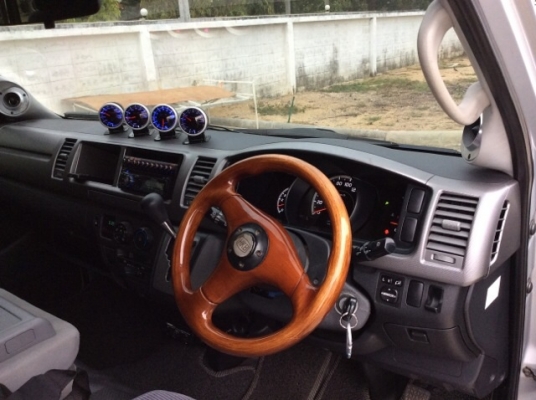 ขายรถตู้commuter ปี09 เครื่อง D4D เกียร์ออโต้ แต่งVIP ชุดใหญ่ทั้งคัน เบาะหุ่นยนต์คัสต้อมเม็ดข้าวโพด เครื่องเสียง+ทีวีชุดใหญ่ ประตูดูด กระจกบานเต็ม ชุดแต่ง รถสวยๆตัวถังบางเดิมทั้งคัน ไม่มีชน แม็ก17&quot; ยางใหม่เอี่ยม รถสวยขับดี พร้อมใช้เลยครับ