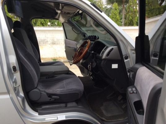 ขายรถตู้commuter ปี09 เครื่อง D4D เกียร์ออโต้ แต่งVIP ชุดใหญ่ทั้งคัน เบาะหุ่นยนต์คัสต้อมเม็ดข้าวโพด เครื่องเสียง+ทีวีชุดใหญ่ ประตูดูด กระจกบานเต็ม ชุดแต่ง รถสวยๆตัวถังบางเดิมทั้งคัน ไม่มีชน แม็ก17&quot; ยางใหม่เอี่ยม รถสวยขับดี พร้อมใช้เลยครับ