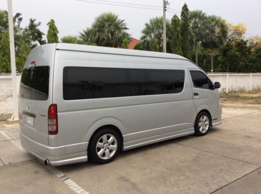 ขายรถตู้commuter ปี09 เครื่อง D4D เกียร์ออโต้ แต่งVIP ชุดใหญ่ทั้งคัน เบาะหุ่นยนต์คัสต้อมเม็ดข้าวโพด เครื่องเสียง+ทีวีชุดใหญ่ ประตูดูด กระจกบานเต็ม ชุดแต่ง รถสวยๆตัวถังบางเดิมทั้งคัน ไม่มีชน แม็ก17&quot; ยางใหม่เอี่ยม รถสวยขับดี พร้อมใช้เลยครับ