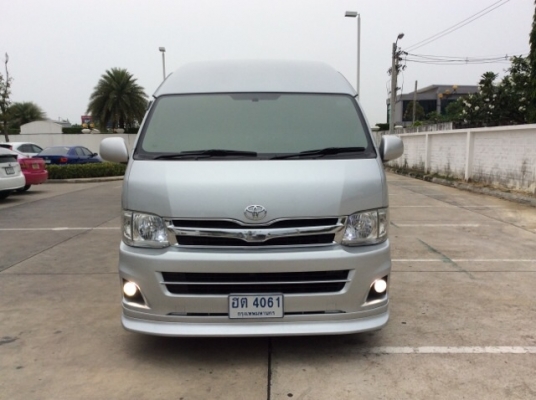 ขายรถตู้commuter ปี09 เครื่อง D4D เกียร์ออโต้ แต่งVIP  ชุดใหญ่ทั้งคัน เบาะหุ่นยนต์คัสต้อมเม็ดข้าวโพด เครื่องเสียง+ทีวีชุดใหญ่ ประตูดูด กระจกบานเต็ม ชุดแต่ง รถสวยๆตัวถังบางเดิมทั้งคัน ไม่มีชน แม็ก17&quot; ยางใหม่เอี่ยม รถสวยขับดี พร้อมใช้เลยครับ