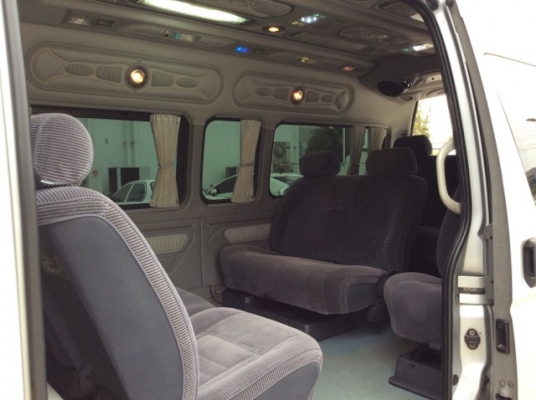 ขายรถตู้commuter ปี09 เครื่อง D4D เกียร์ออโต้ แต่งVIP  ชุดใหญ่ทั้งคัน เบาะหุ่นยนต์คัสต้อมเม็ดข้าวโพด เครื่องเสียง+ทีวีชุดใหญ่ ประตูดูด กระจกบานเต็ม ชุดแต่ง รถสวยๆตัวถังบางเดิมทั้งคัน ไม่มีชน แม็ก17&quot; ยางใหม่เอี่ยม รถสวยขับดี พร้อมใช้เลยครับ