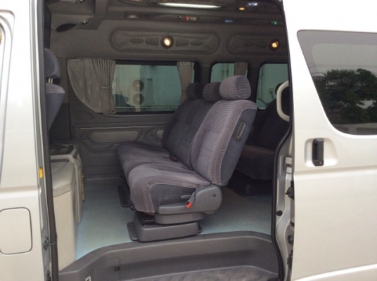 ขายรถตู้commuter ปี09 เครื่อง D4D เกียร์ออโต้ แต่งVIP  ชุดใหญ่ทั้งคัน เบาะหุ่นยนต์คัสต้อมเม็ดข้าวโพด เครื่องเสียง+ทีวีชุดใหญ่ ประตูดูด กระจกบานเต็ม ชุดแต่ง รถสวยๆตัวถังบางเดิมทั้งคัน ไม่มีชน แม็ก17&quot; ยางใหม่เอี่ยม รถสวยขับดี พร้อมใช้เลยครับ