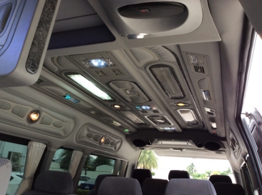 ขายรถตู้commuter ปี09 เครื่อง D4D เกียร์ออโต้ แต่งVIP  ชุดใหญ่ทั้งคัน เบาะหุ่นยนต์คัสต้อมเม็ดข้าวโพด เครื่องเสียง+ทีวีชุดใหญ่ ประตูดูด กระจกบานเต็ม ชุดแต่ง รถสวยๆตัวถังบางเดิมทั้งคัน ไม่มีชน แม็ก17&quot; ยางใหม่เอี่ยม รถสวยขับดี พร้อมใช้เลยครับ